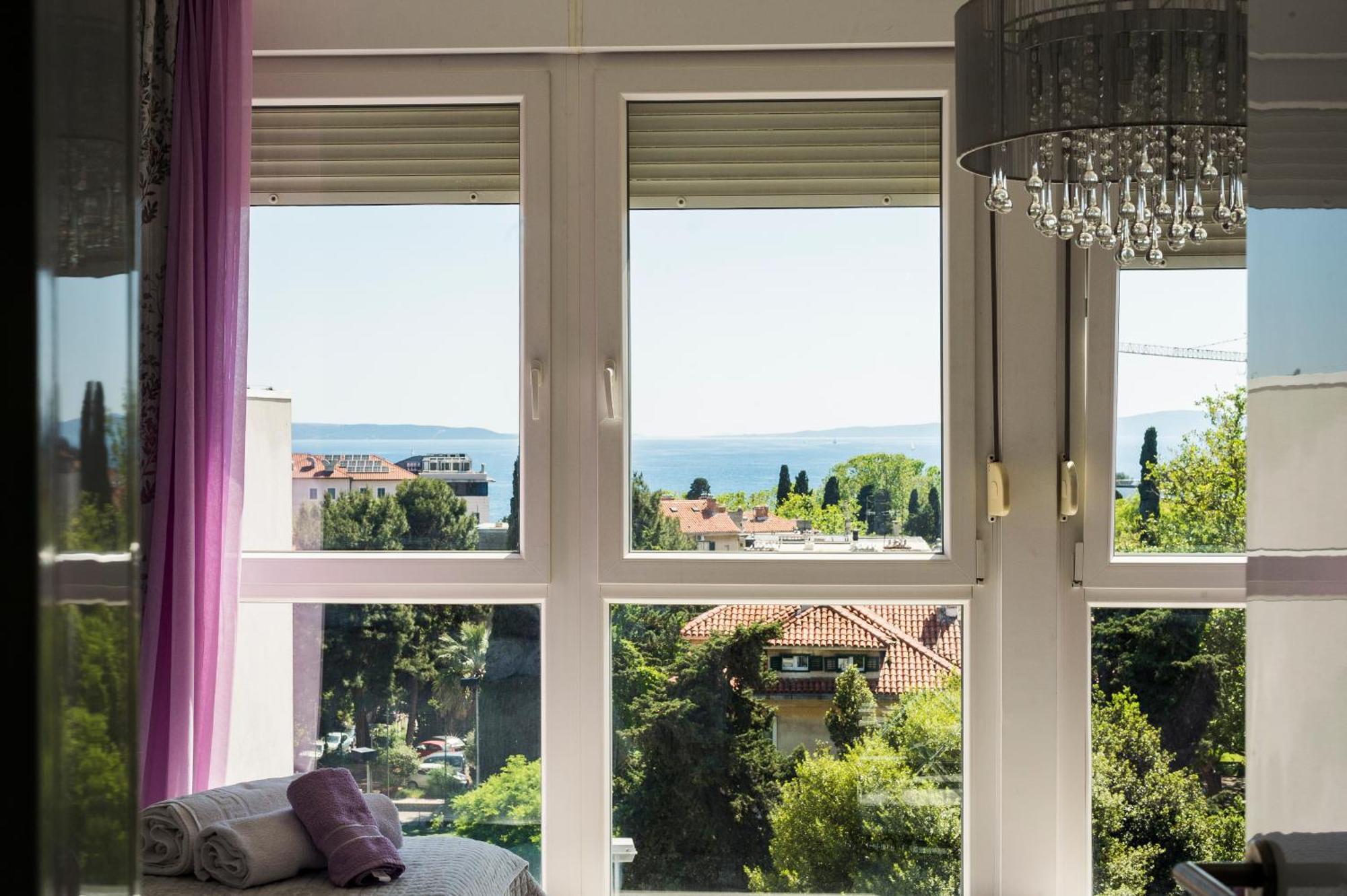 Downtown Luxury Apartment Emili Split Exterior photo
